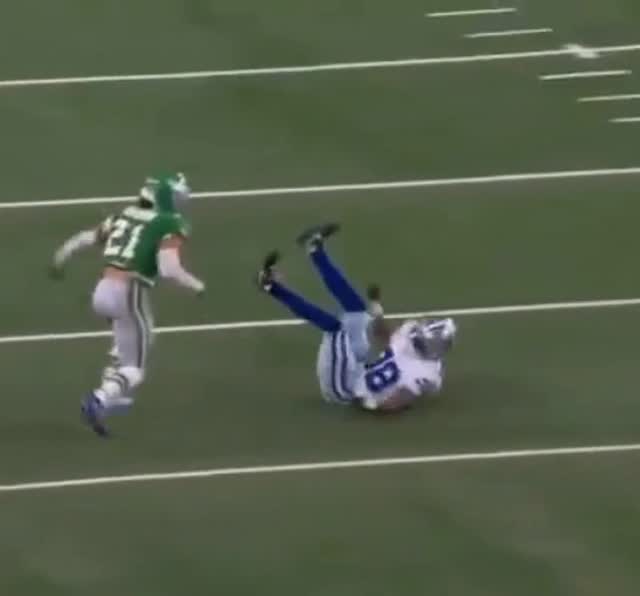 This play embodies what it takes to make it in the #NFL. This resilience and effort by Undrafted FA Alijah Clark, led to a big hit that caused a fumble and recovery for #Dallas.
The #Cowboys (5-5-1) beat the #Eagles (8-3) 24-21 and has Big D back in the playoff hunt.
@tombrady on the call 🗣️
(🎥 via @jordanschultz)